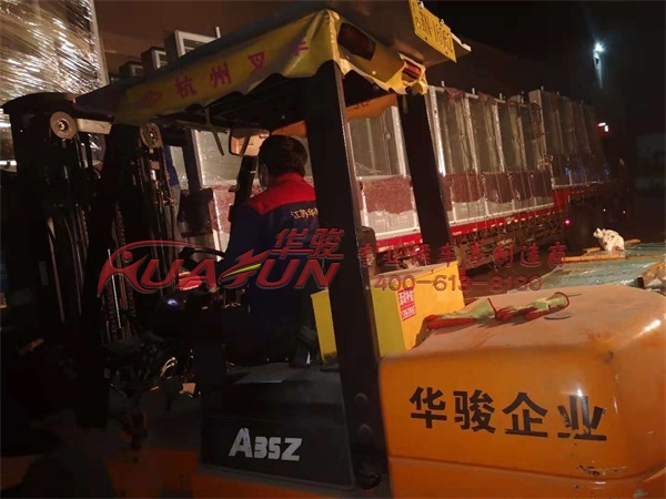 新疆阿拉尔第四批广告垃圾箱发货(图2)