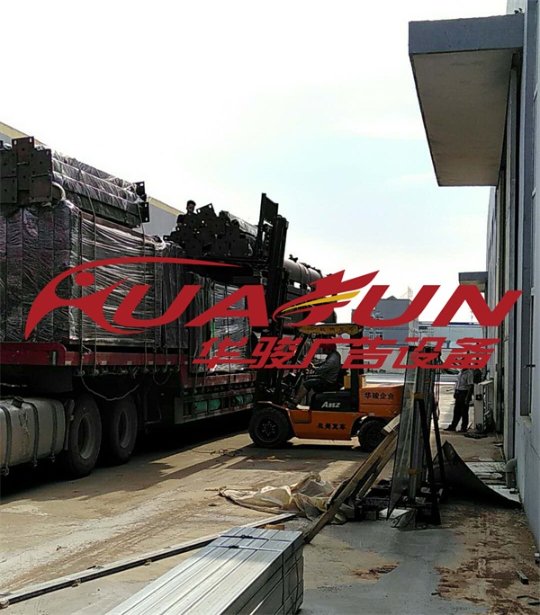 河北黄骅第二批候车亭发货(图2) 河北黄骅第二批候车亭发货(图2)