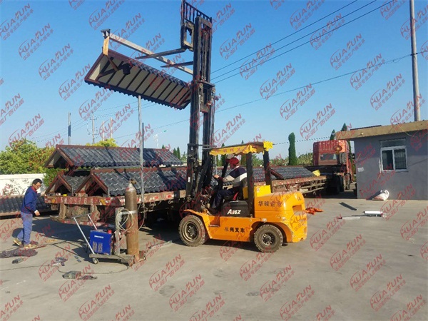 河南信阳首批候车亭发货(图2)