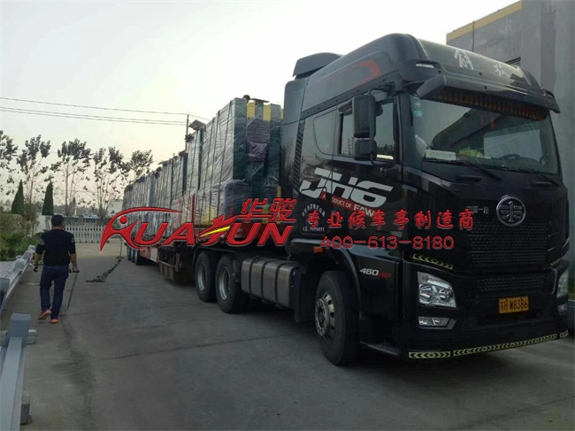 新疆第三批垃圾箱发货(图2)