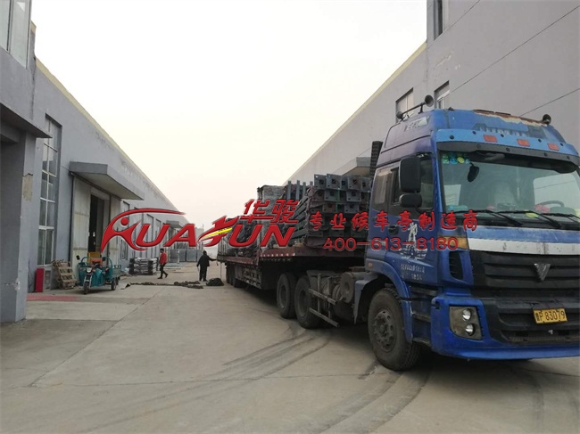 山东聊城首批候车亭发货(图3)