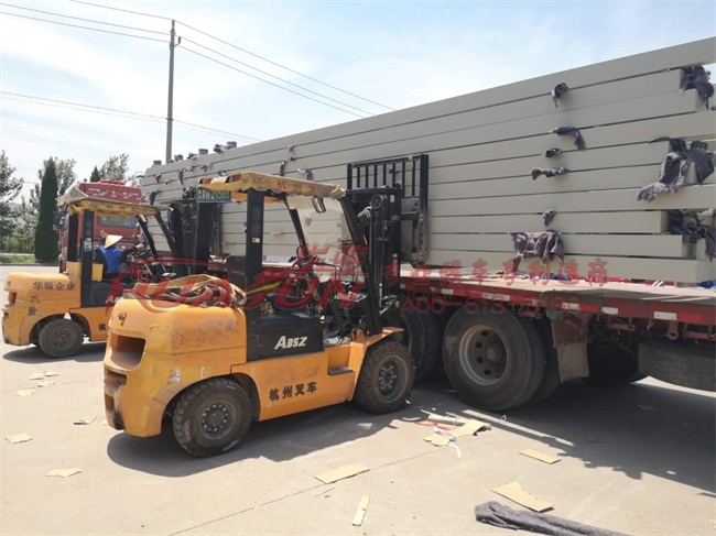 湖南长沙公交候车亭发货(图2) 湖南长沙公交候车亭发货(图2)