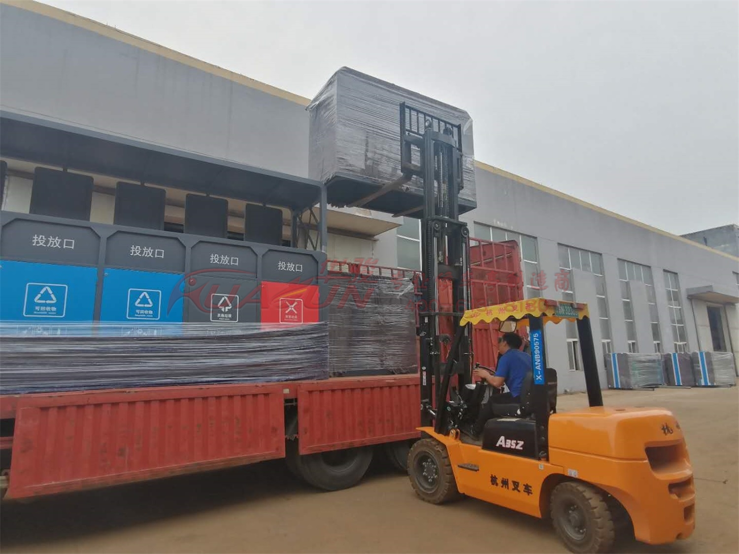 浙江杭州分类垃圾箱发货(图2)