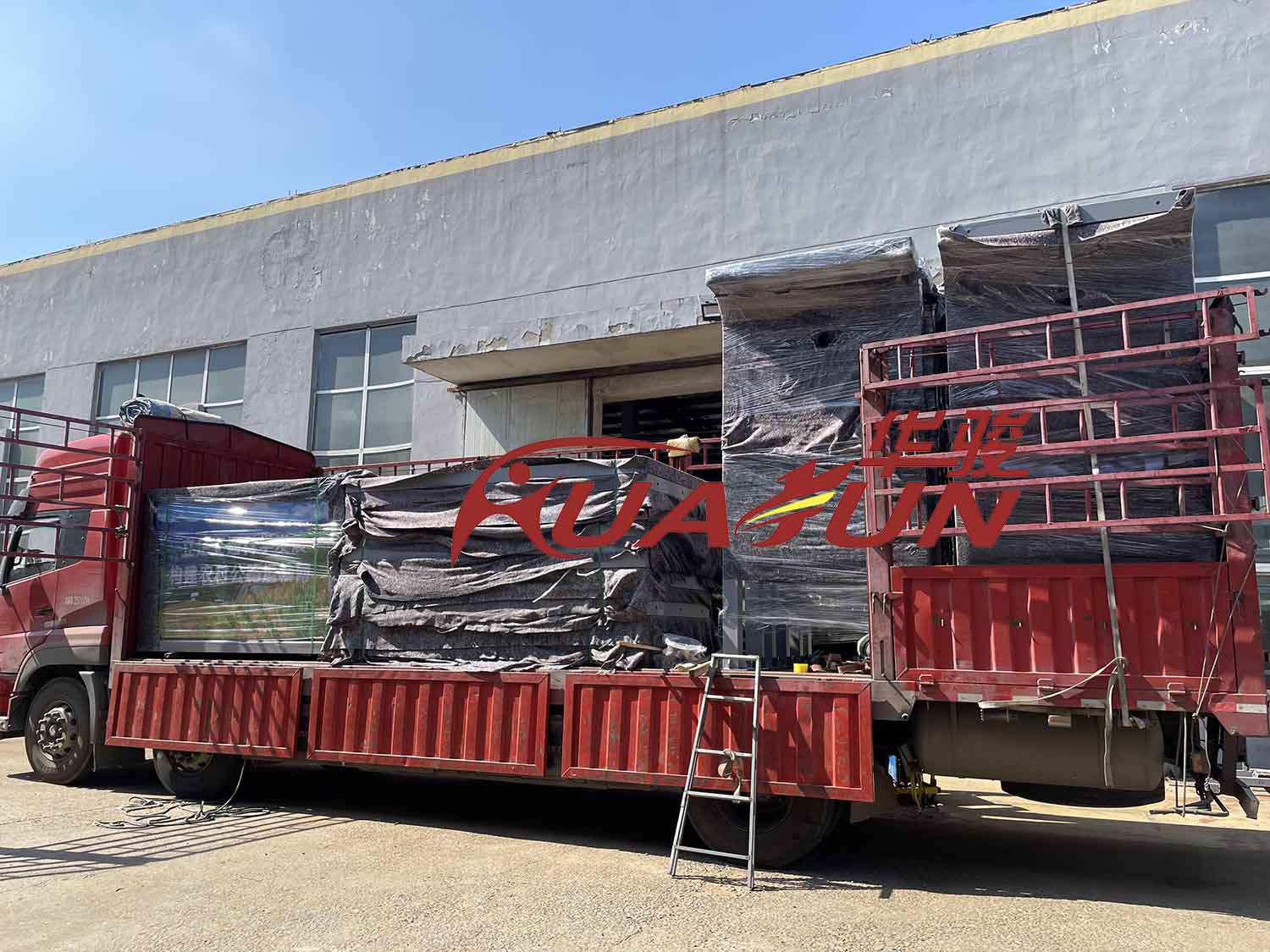 华骏公交候车亭厂区发货