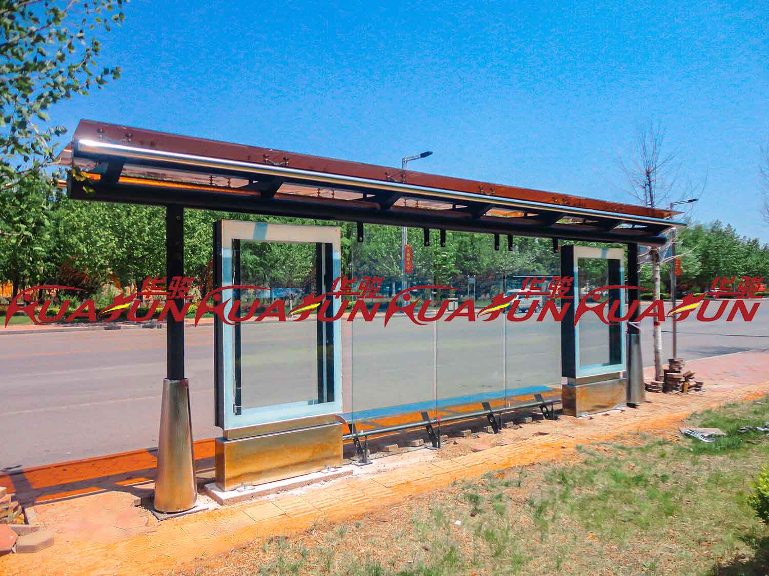 山西阳泉公交候车亭安装案例实景拍摄
