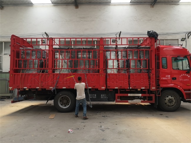 浙江金华铝型材候车亭灯箱发货(图1)