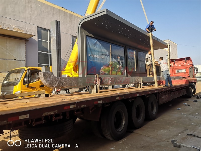 海南三亚首批智能候车亭发货(图3)