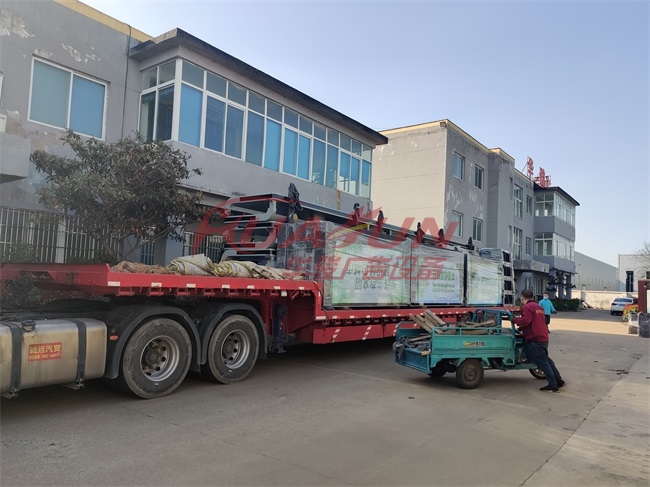 安徽马鞍山第二批候车亭发货(图1) 安徽马鞍山第二批候车亭发货(图1)