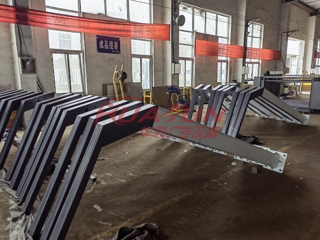 江苏邳州第十二批现代候车亭发货(图2)