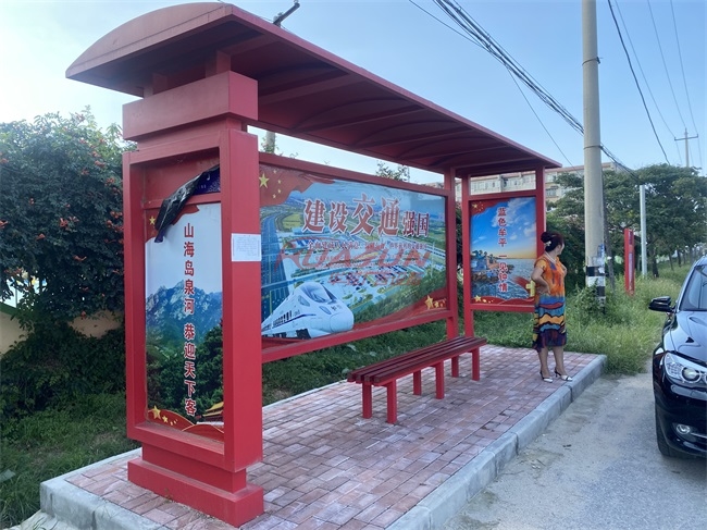 山东烟台牟平区中国红公交候车亭(图4)