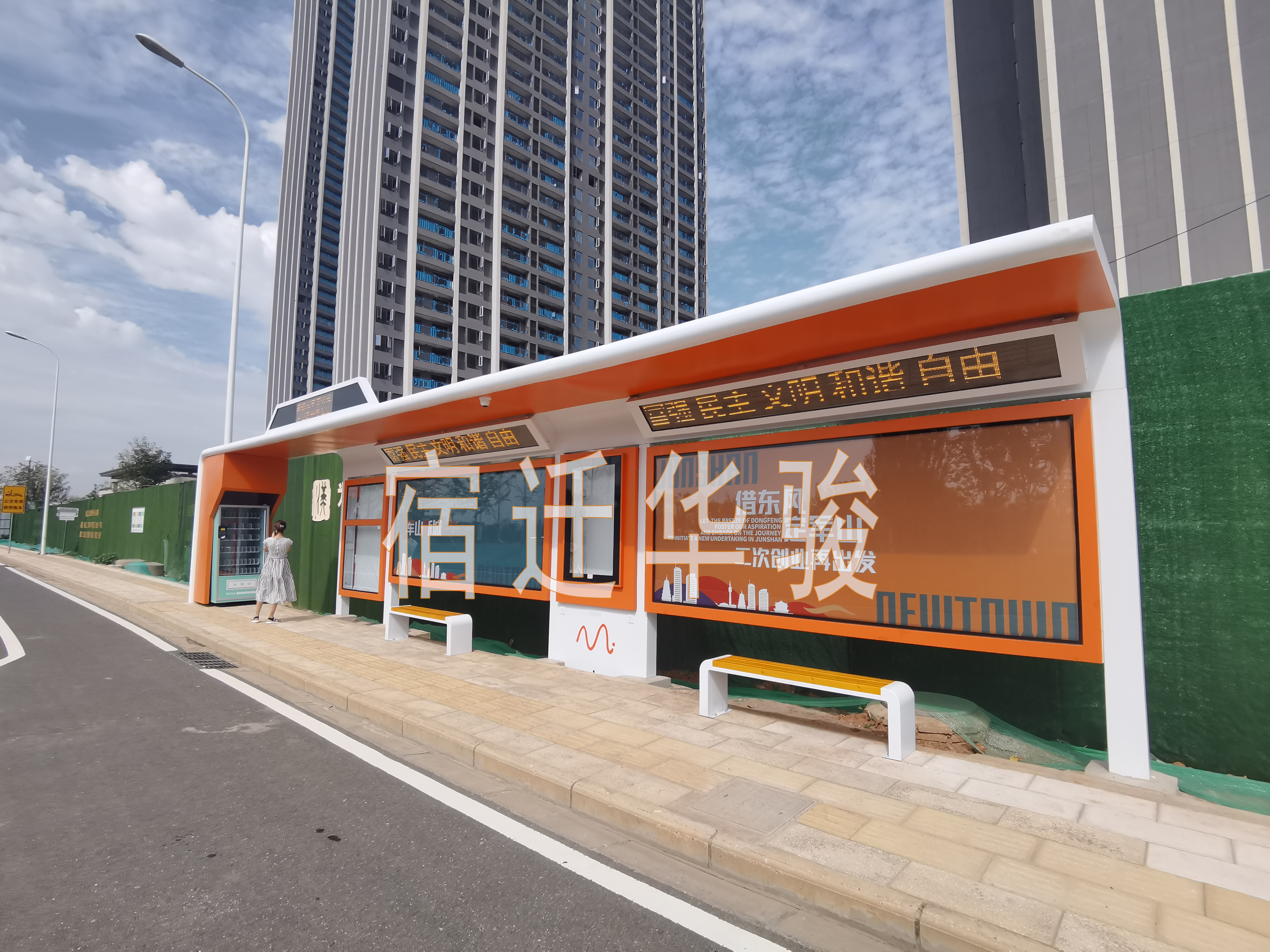 华骏案例--湖北武汉智能候车亭(图2)