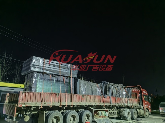 江苏扬州第三批候车亭发货(图1)