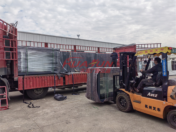 河南延津第三批公交站台灯箱发货(图2)