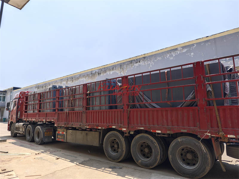 江苏高邮十七批候车亭发货(图1) 江苏高邮十七批候车亭发货(图1)