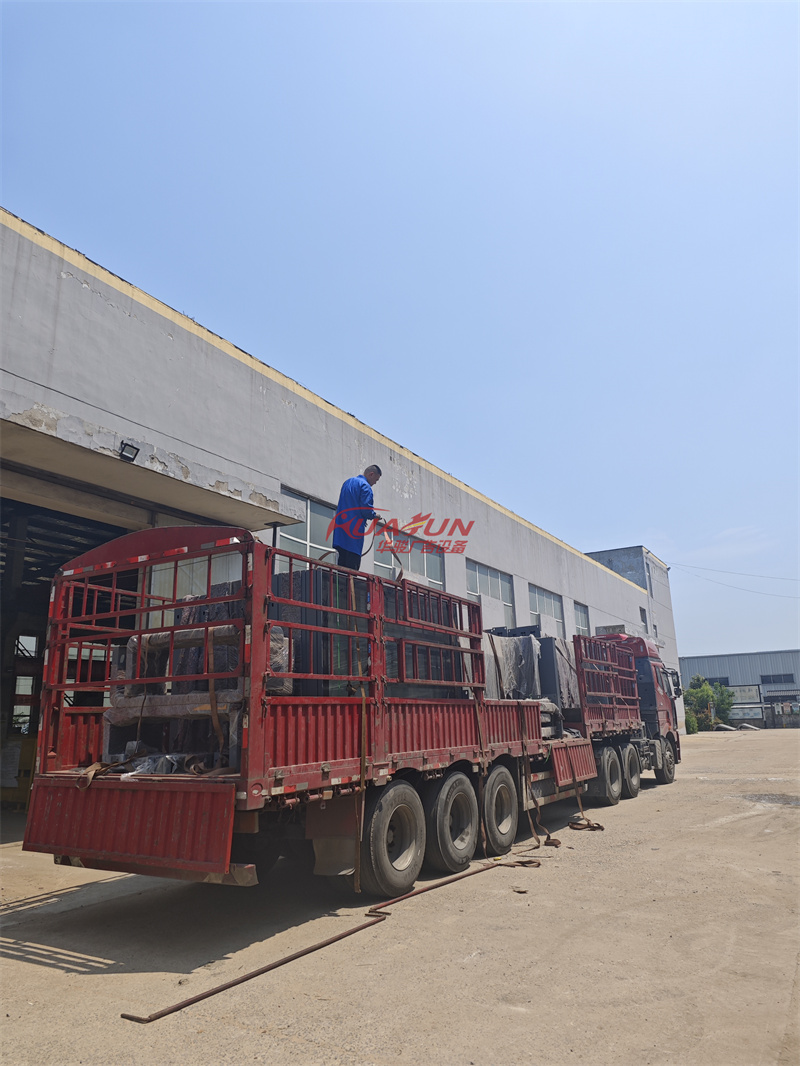 江苏高邮十七批候车亭发货(图2) 江苏高邮十七批候车亭发货(图2)