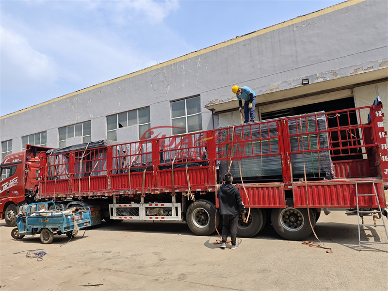 江苏扬州二十三批候车亭发货(图3) 江苏扬州二十三批候车亭发货(图3)