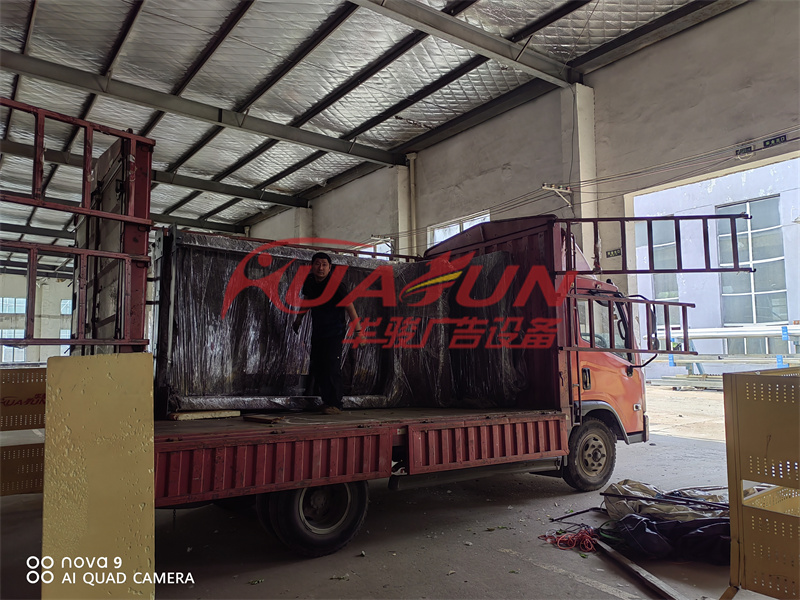 江苏扬州第35批候车亭发货(图1) 江苏扬州第35批候车亭发货(图1)