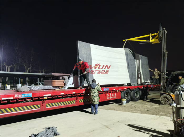 新疆公交站候车亭第五批发货(图1) 新疆公交站候车亭第五批发货(图1)